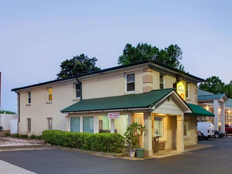 Super 8 By Wyndham Charlotte Downtown Area Motel Exterior photo