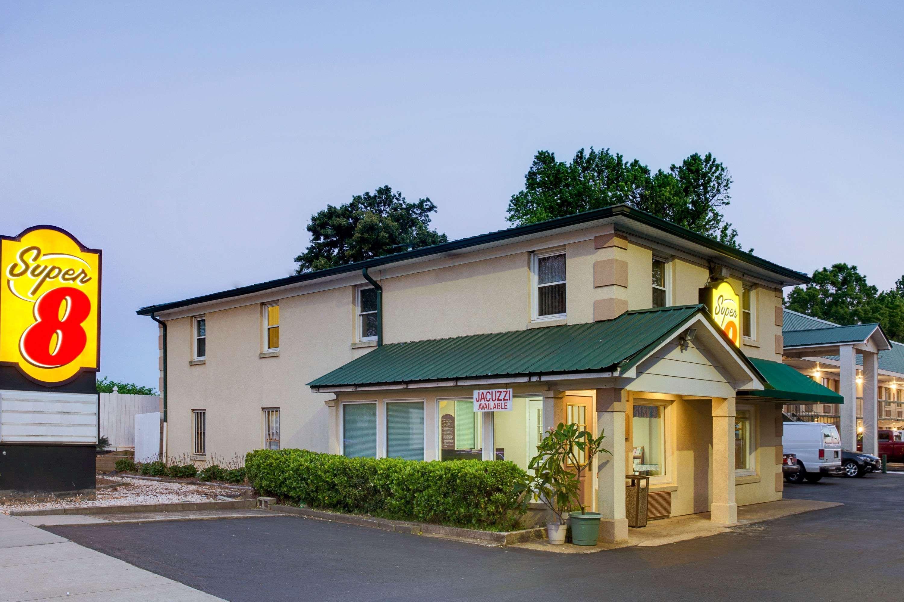 Super 8 By Wyndham Charlotte Downtown Area Motel Exterior photo